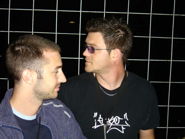 jedno oko levo, drugo oko desno ...